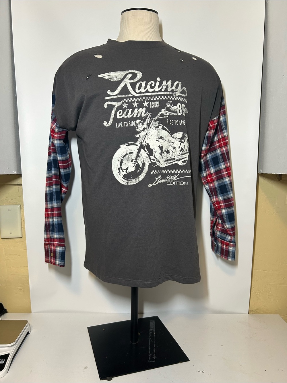 Men's Racing Team Graphic Long-Sleeve Shirt - Dark Gray with Plaid Sleeves